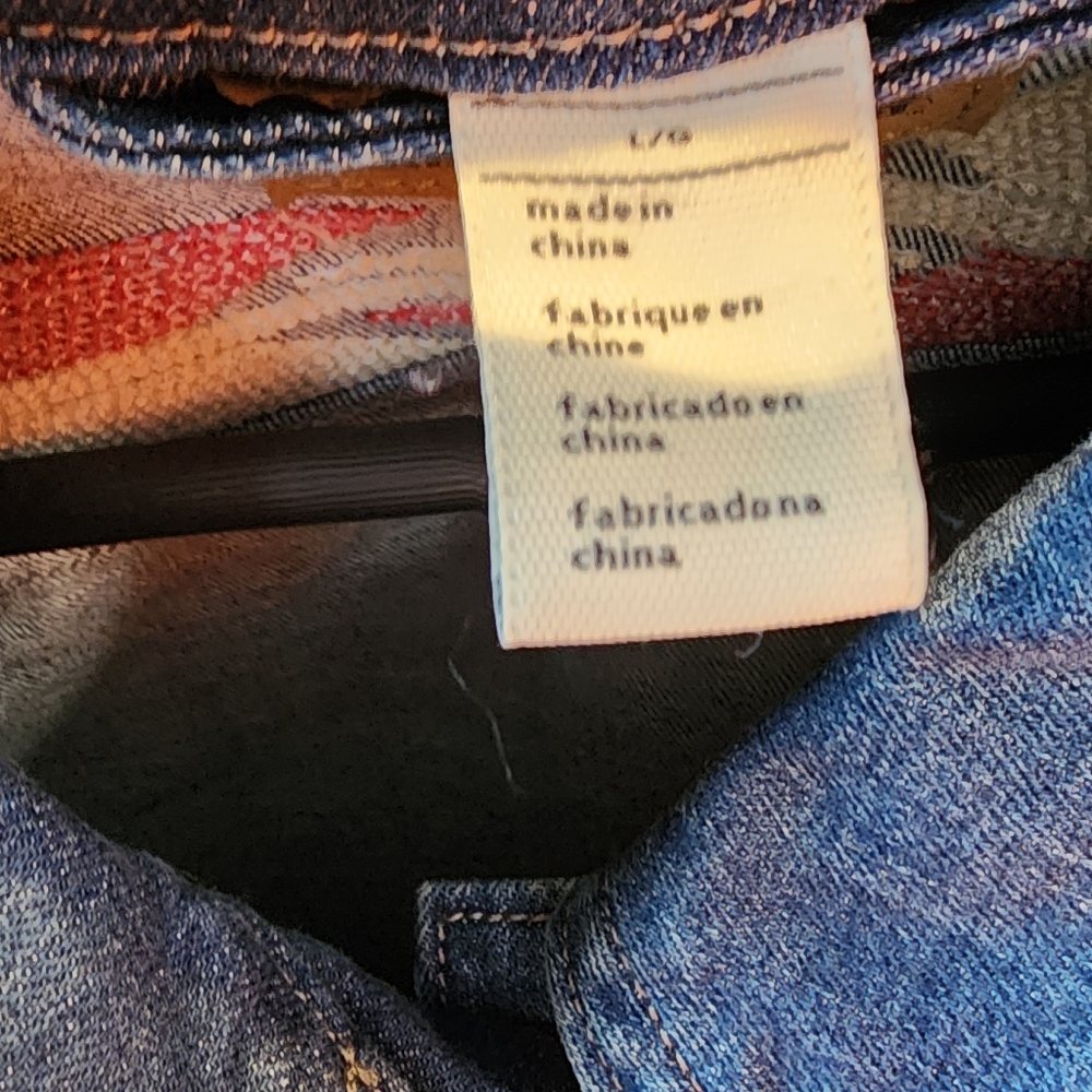 Levis Womens Jean Jacket Size L Denim Trucker Aztec Embroidered Western EUC - Picture 11 of 11